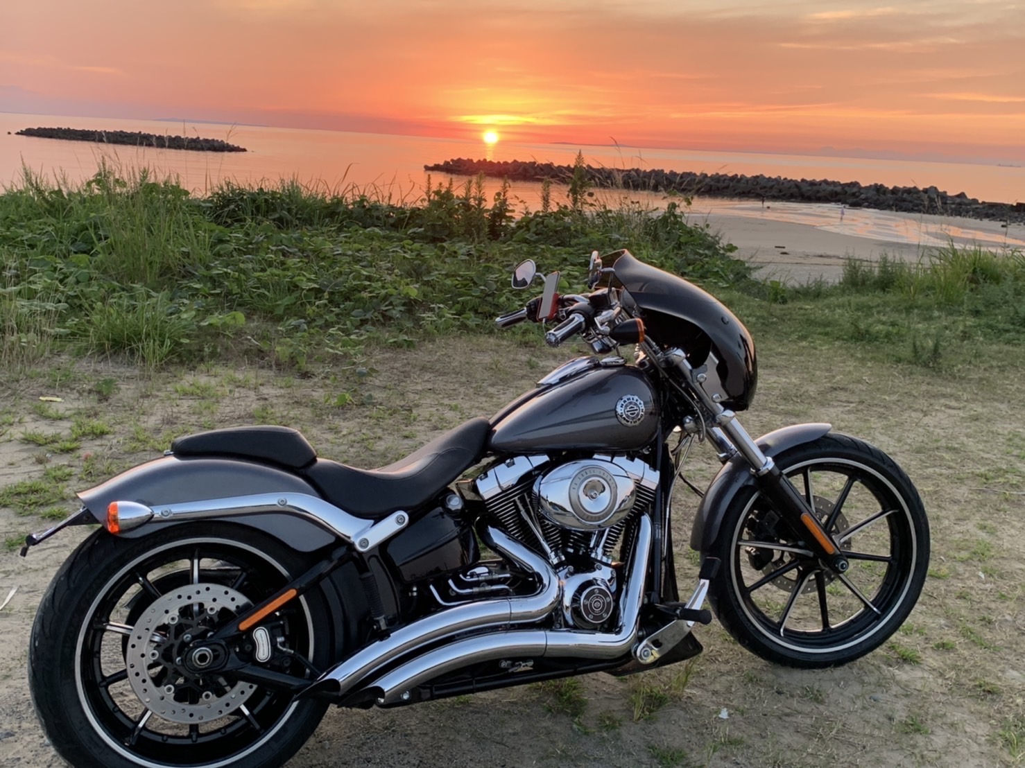 You are currently viewing ☆絶 景 ソロツーリング 二見ヶ浦の夕陽　Harley-Davidson FXSB Breakout ☆